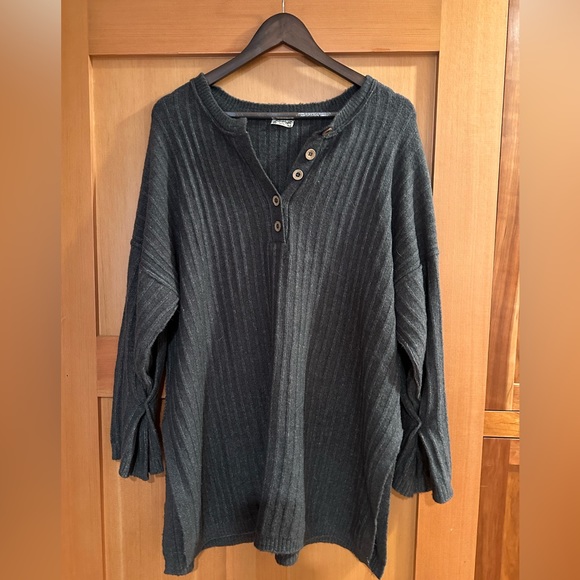 Free People Sweater - Picture 1 of 2